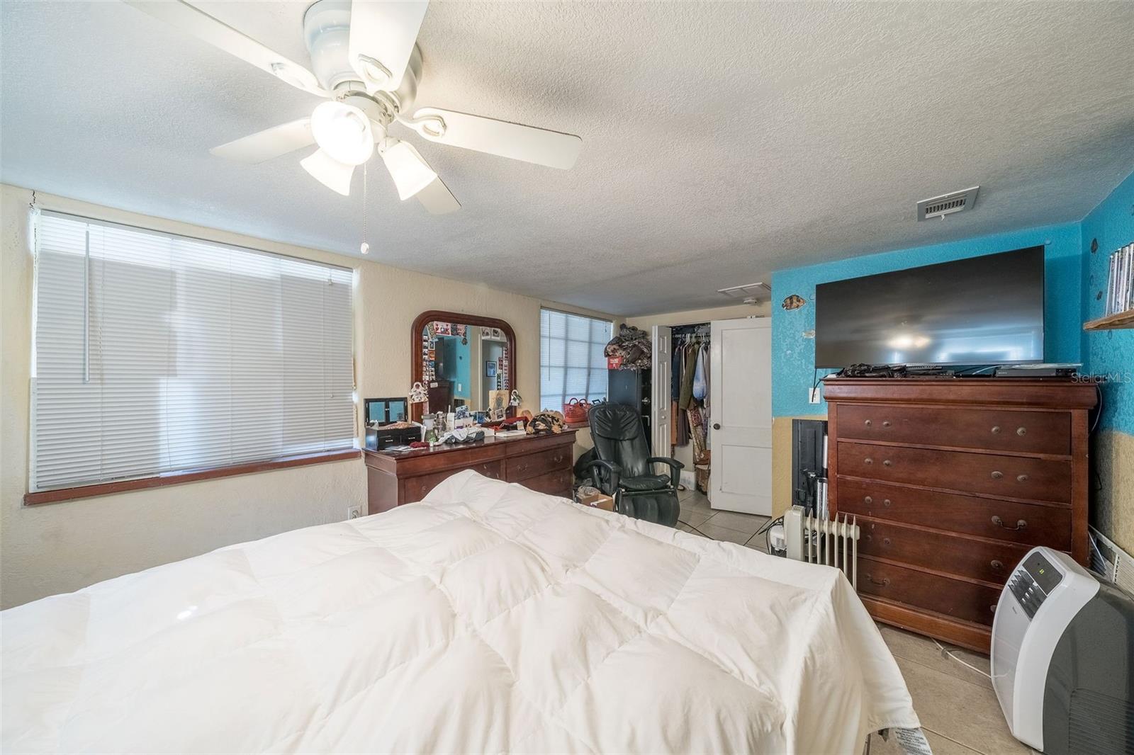 708 N SAINT CLAIR ABRAMS AVE, TAVARES, FL, 32778