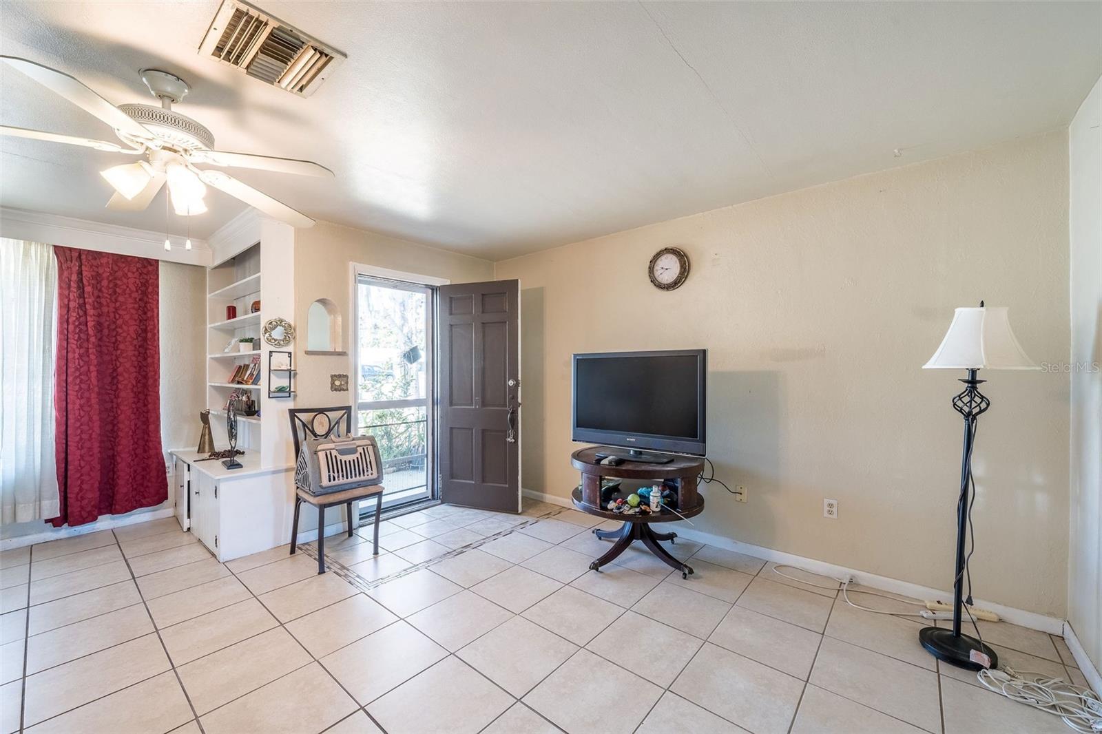 708 N SAINT CLAIR ABRAMS AVE, TAVARES, FL, 32778