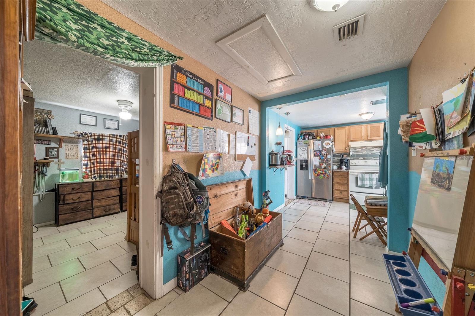 708 N SAINT CLAIR ABRAMS AVE, TAVARES, FL, 32778