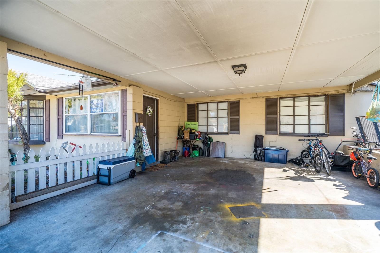 708 N SAINT CLAIR ABRAMS AVE, TAVARES, FL, 32778