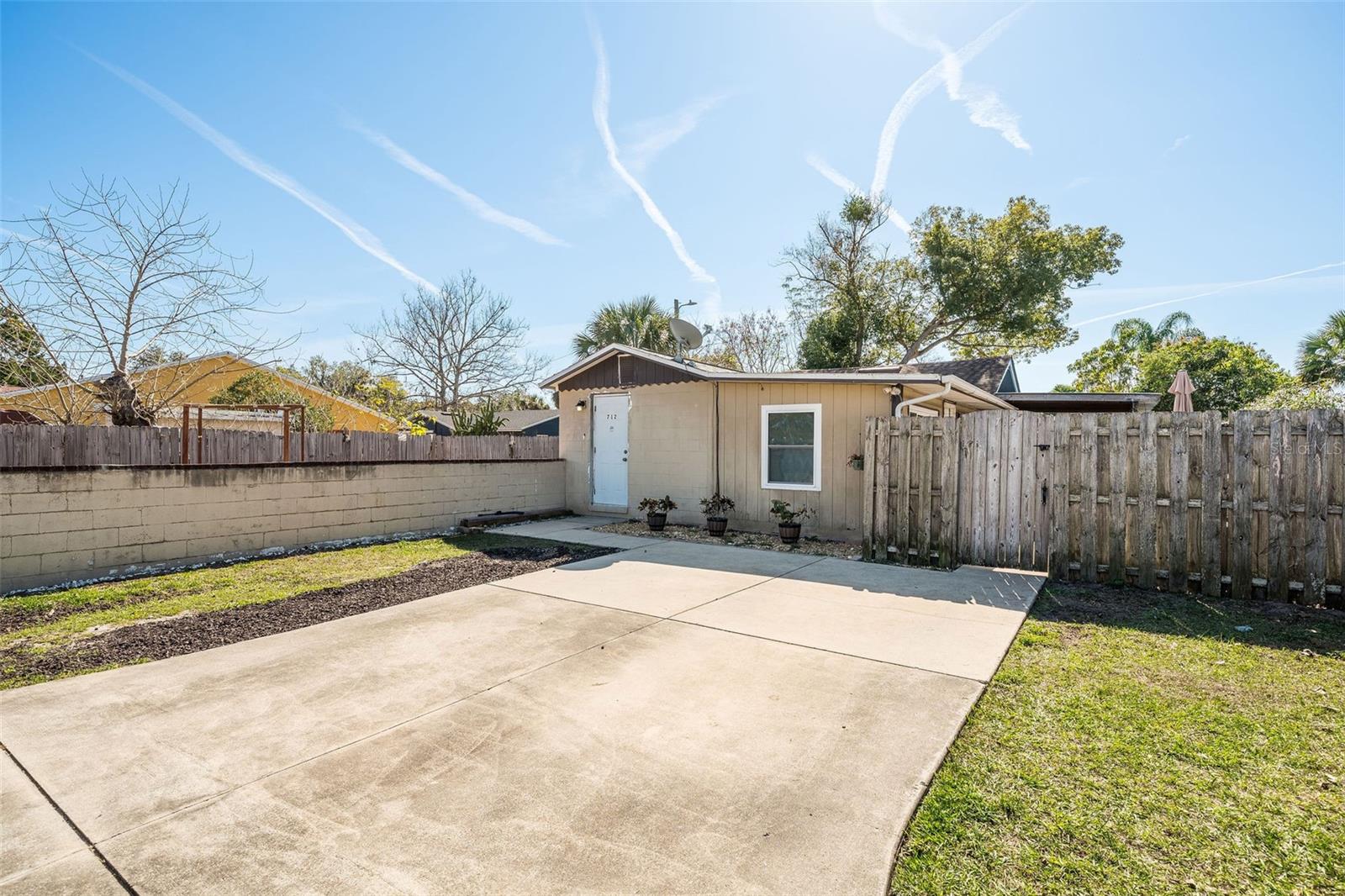 708 N SAINT CLAIR ABRAMS AVE, TAVARES, FL, 32778