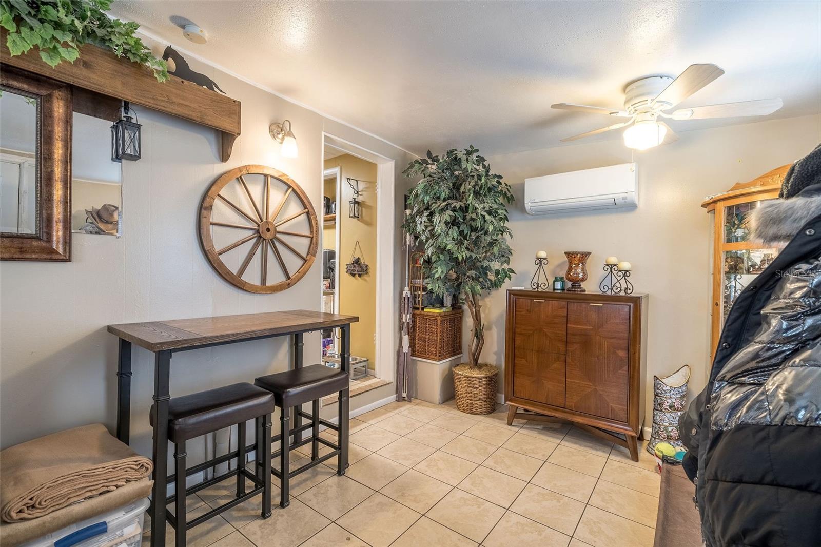 708 N SAINT CLAIR ABRAMS AVE, TAVARES, FL, 32778