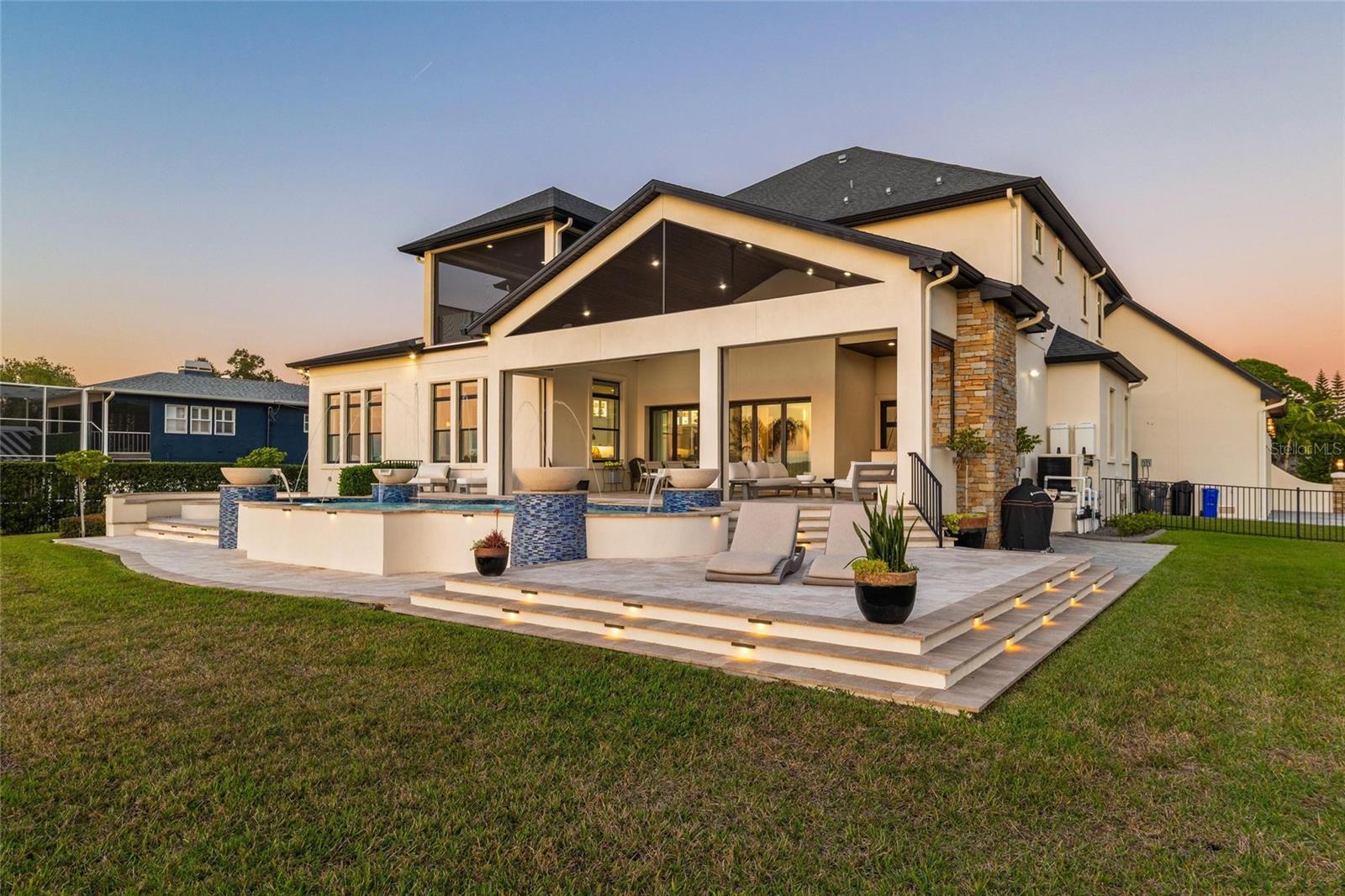 W7882048 Property Photo