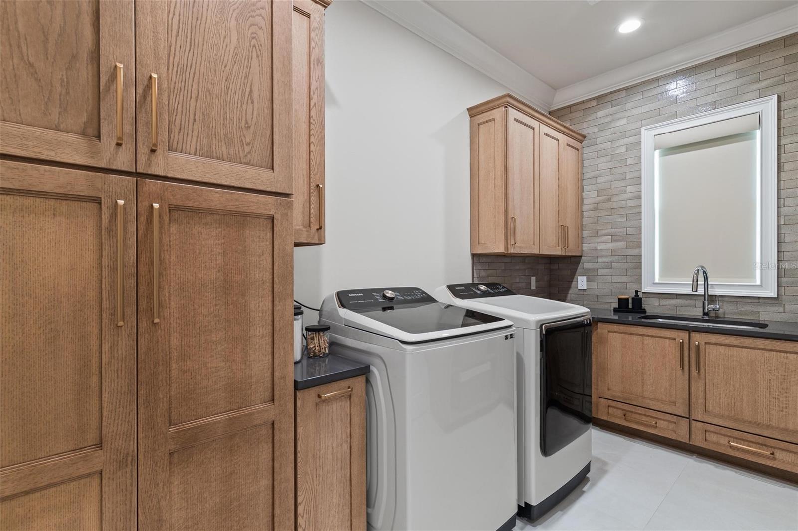 W7882048 Property Photo