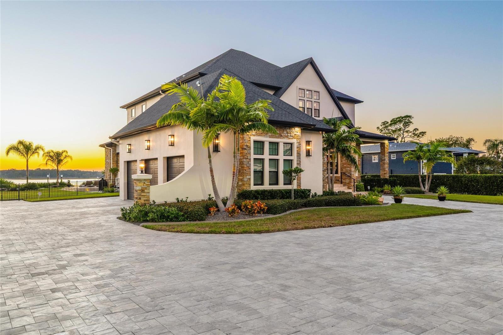 W7882048 Property Photo