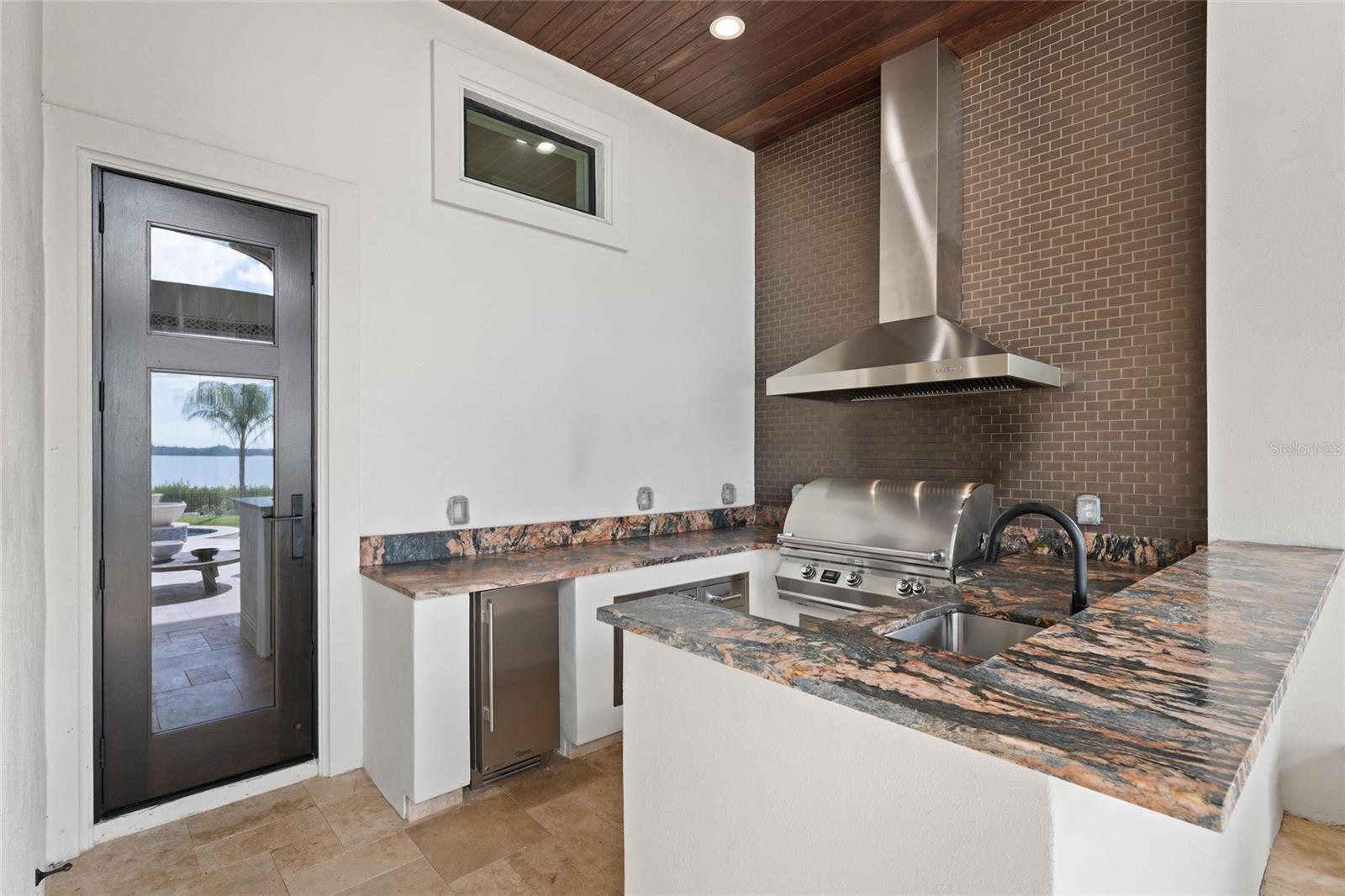 W7882048 Property Photo