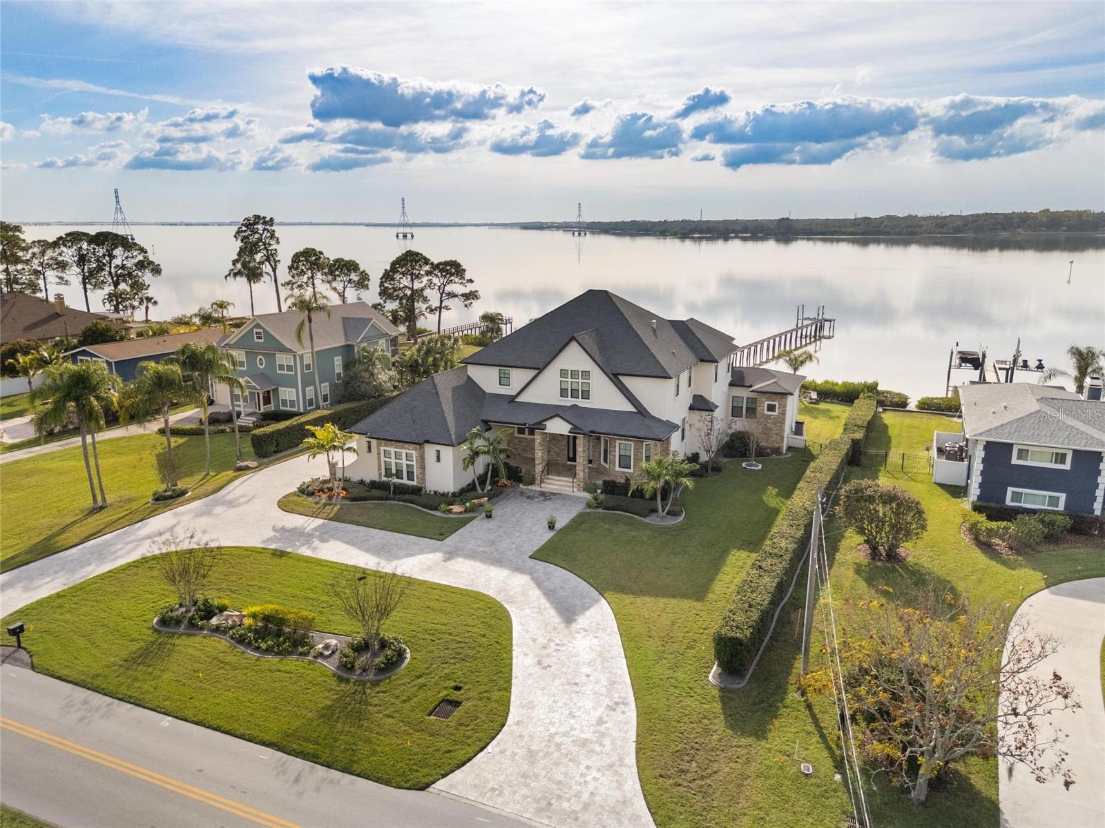 W7882048 Property Photo