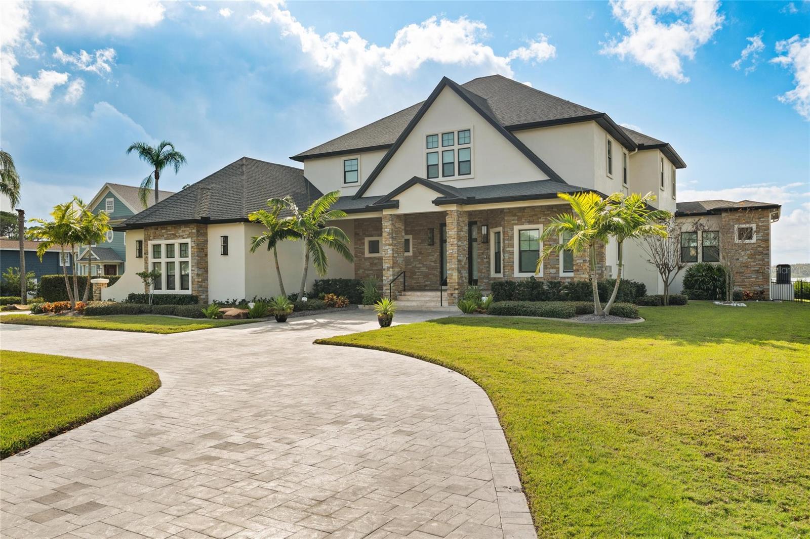 W7882048 Property Photo