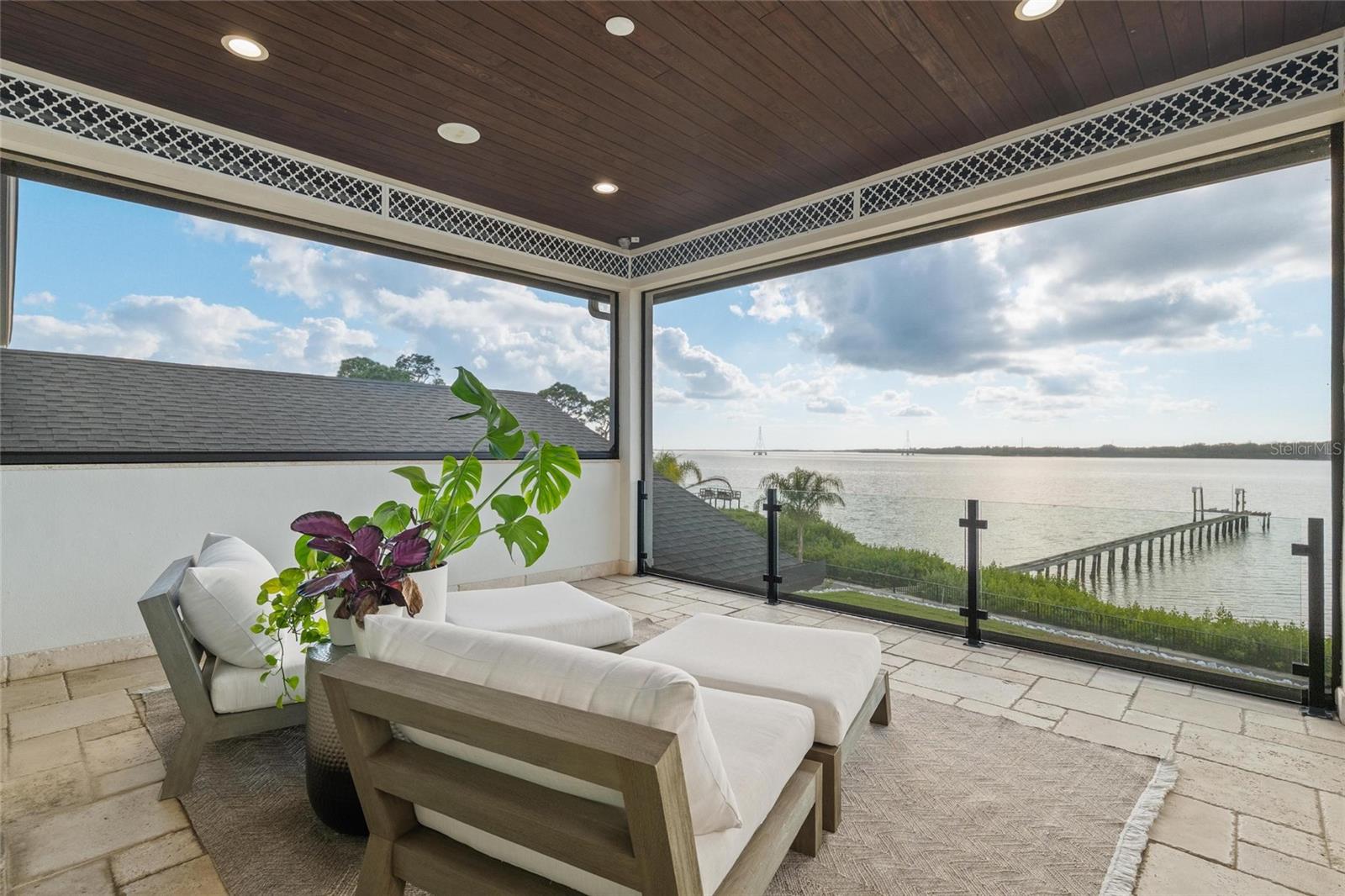 W7882048 Property Photo