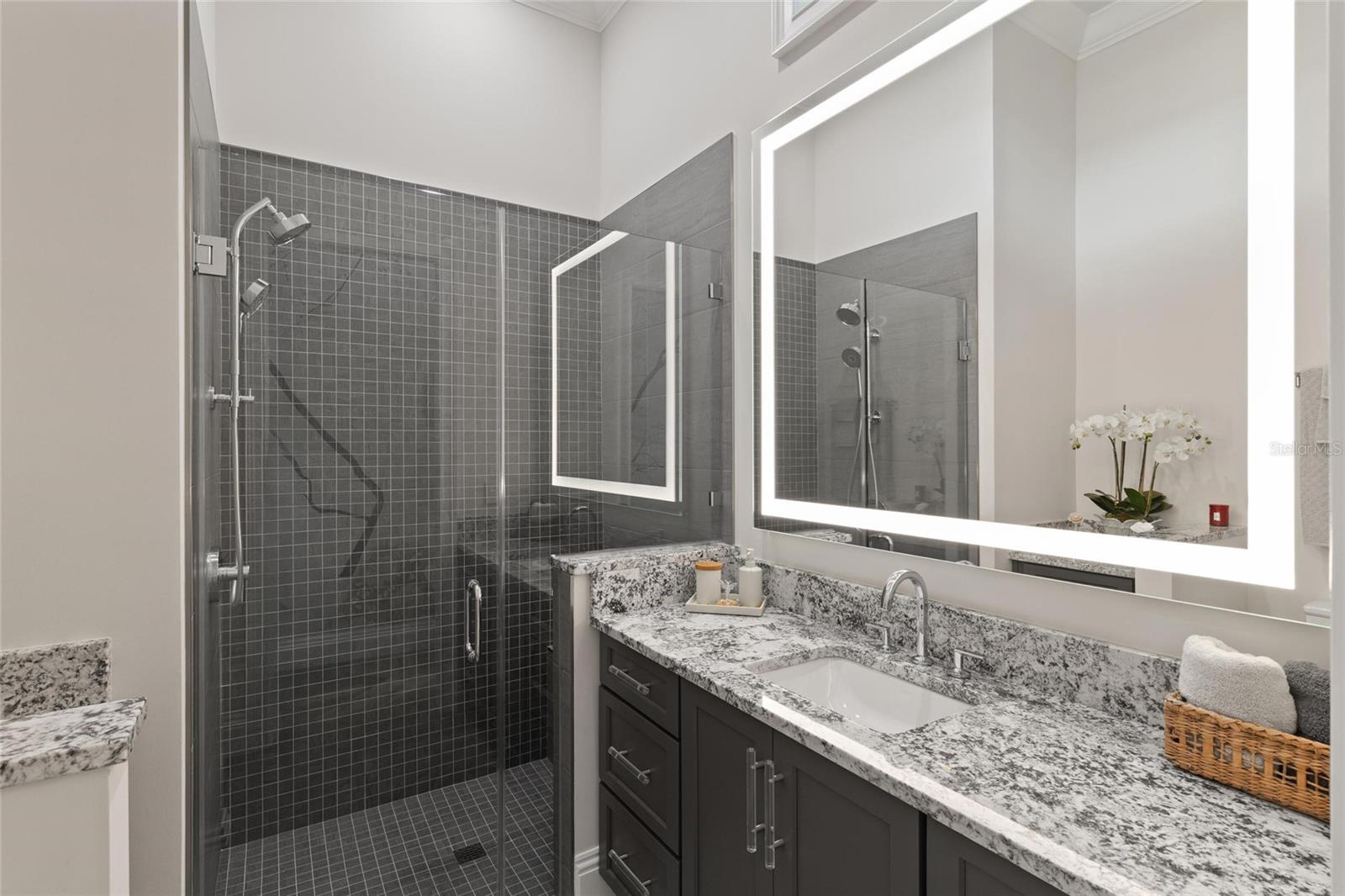 W7882048 Property Photo