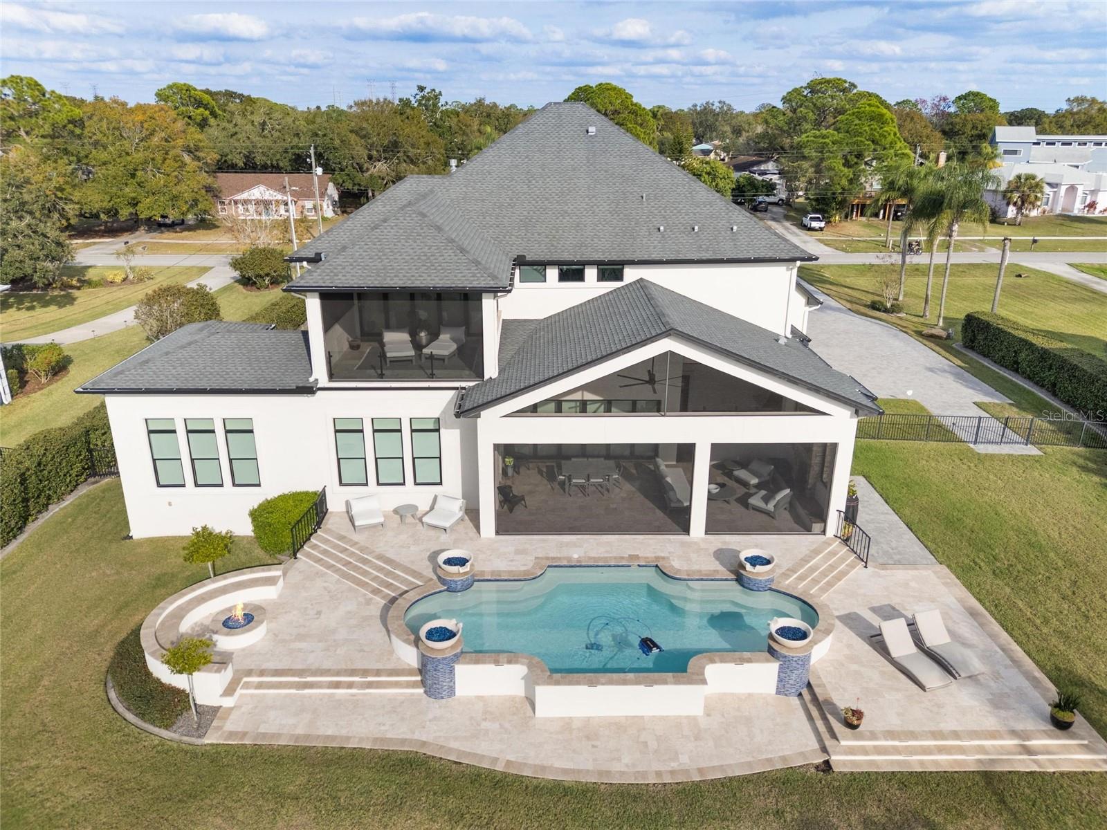 W7882048 Property Photo