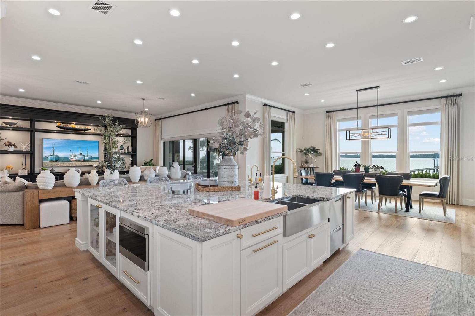 W7882048 Property Photo