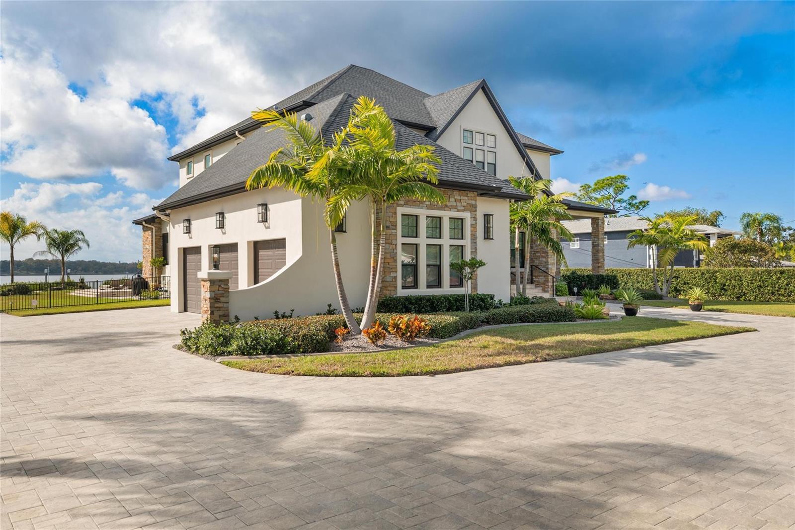 W7882048 Property Photo