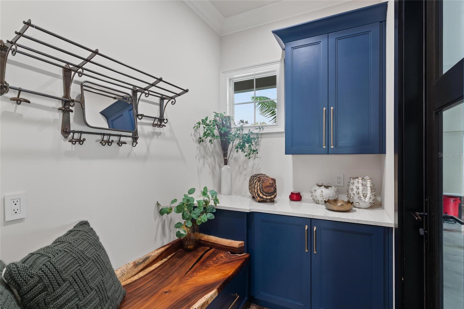 W7882048 Property Photo