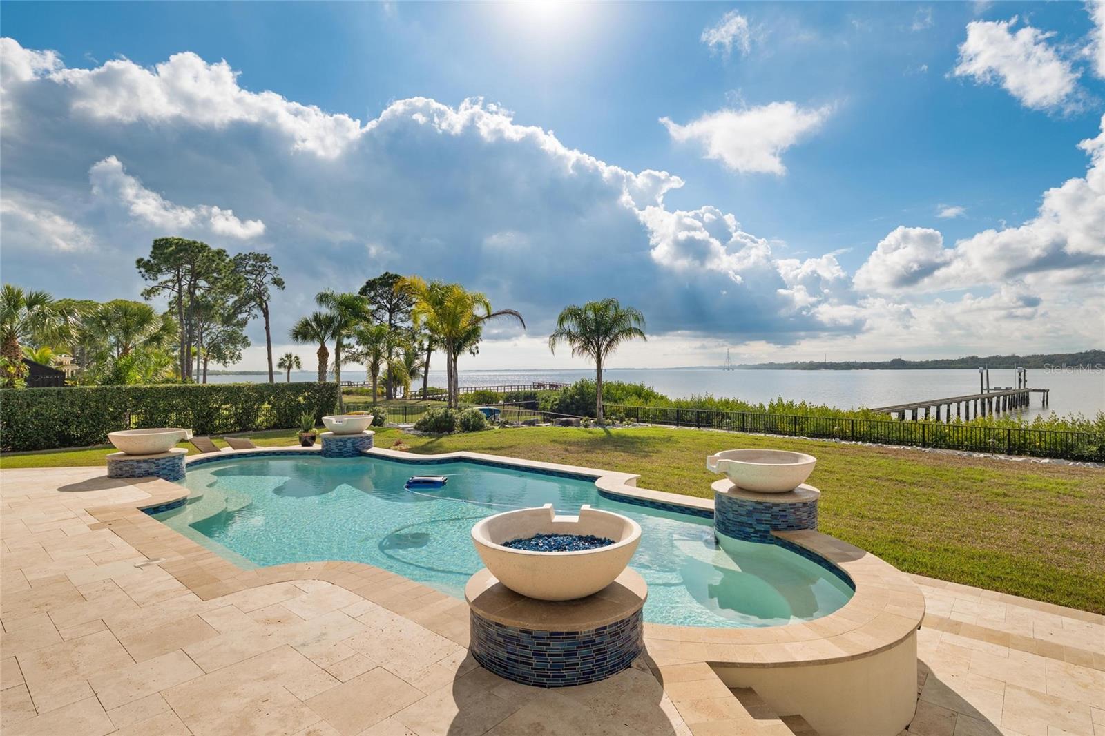 W7882048 Property Photo