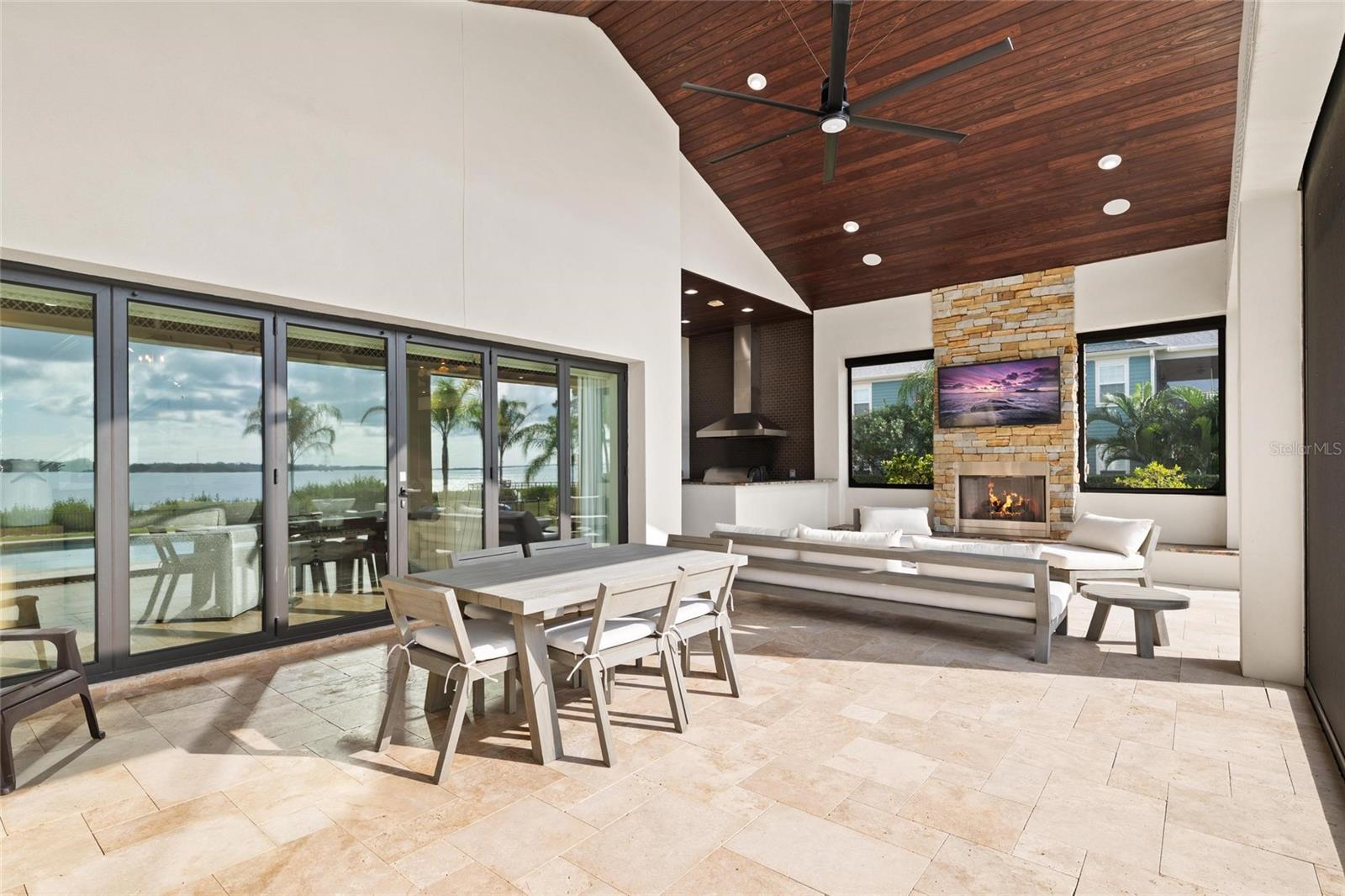 W7882048 Property Photo