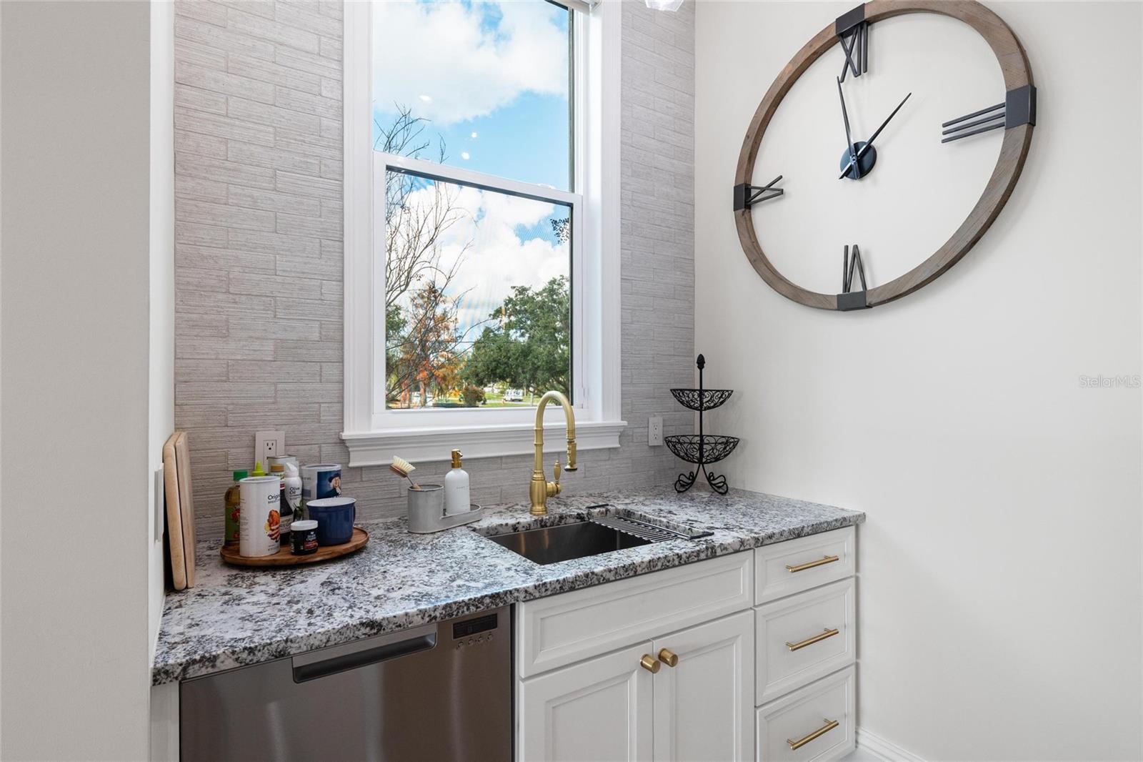 W7882048 Property Photo