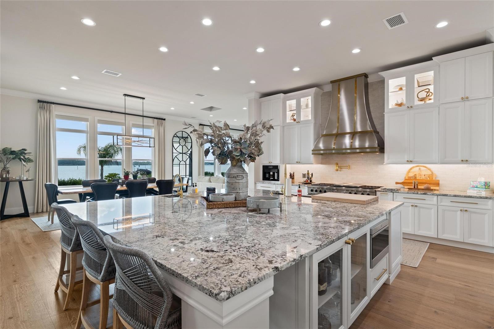 W7882048 Property Photo