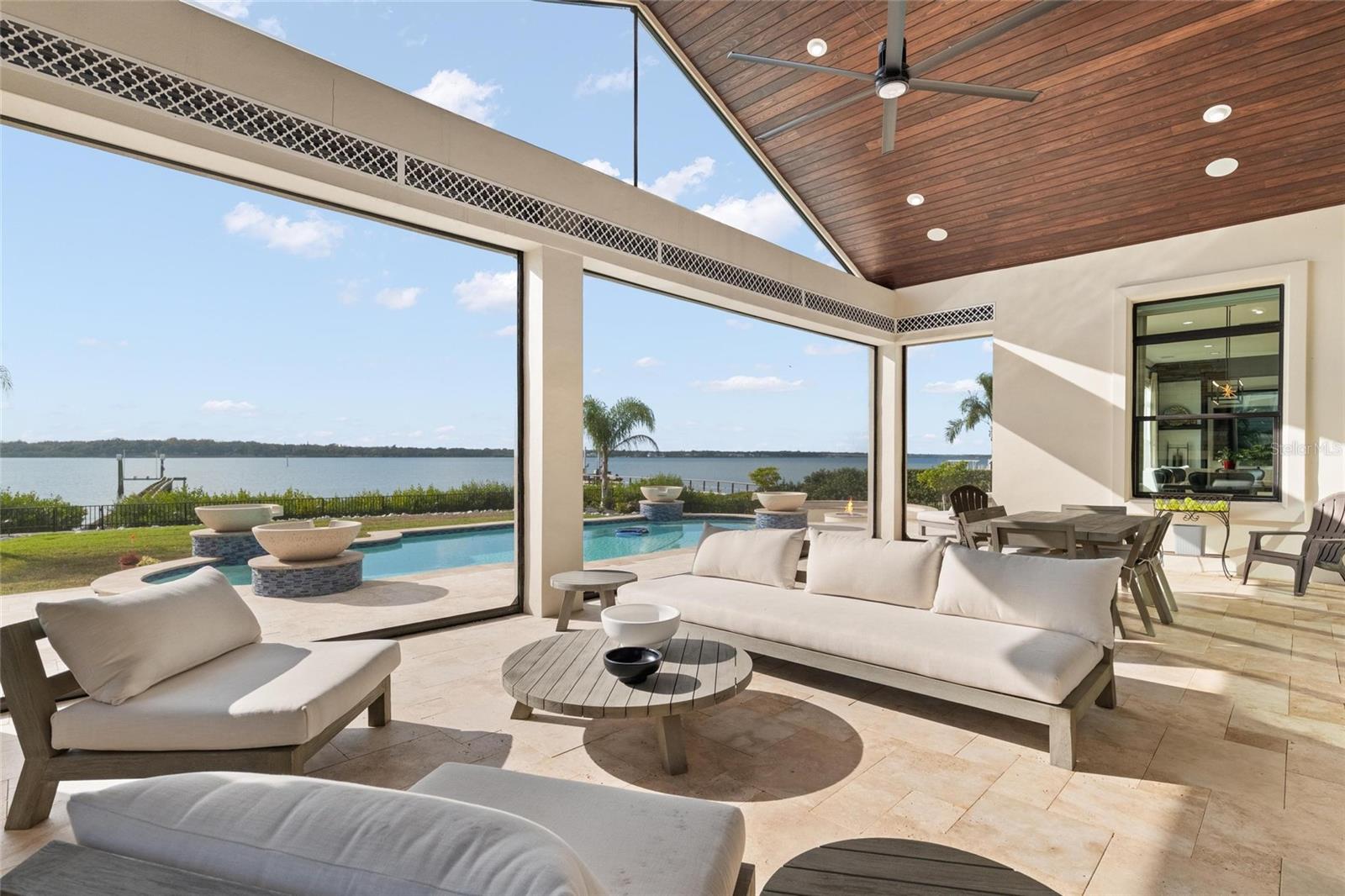 W7882048 Property Photo