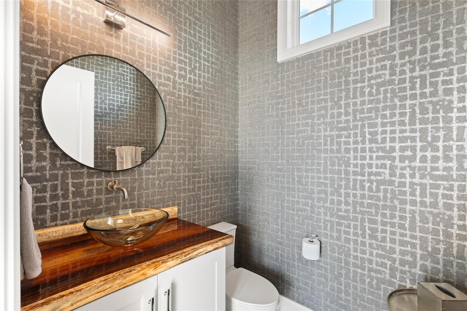 W7882048 Property Photo