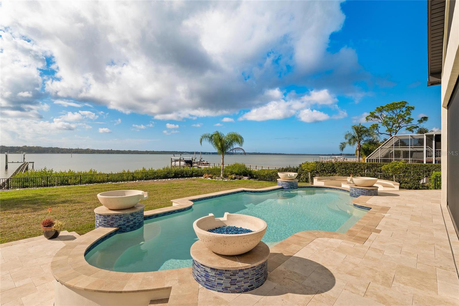 W7882048 Property Photo