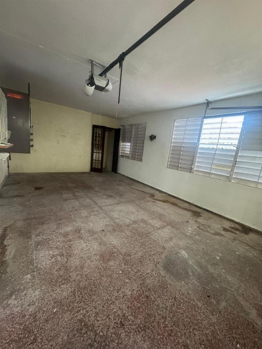 PR9118504 Property Photo