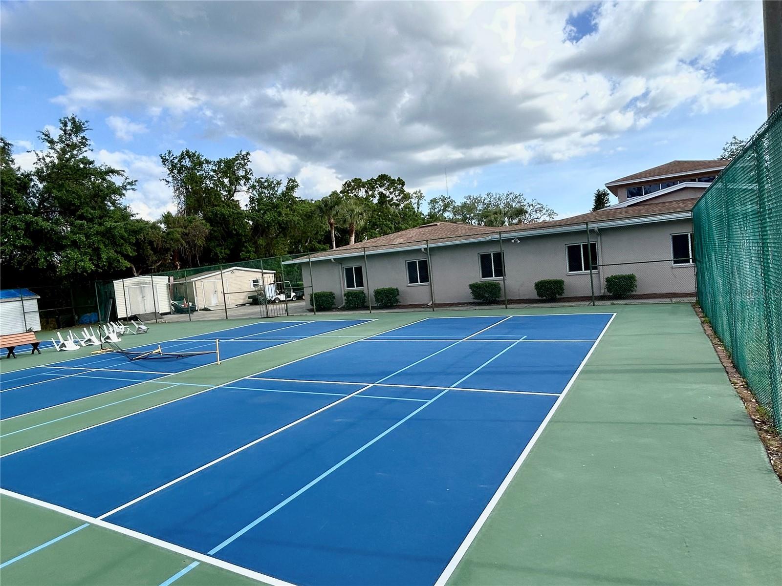 Tennis & Pickle ball courts