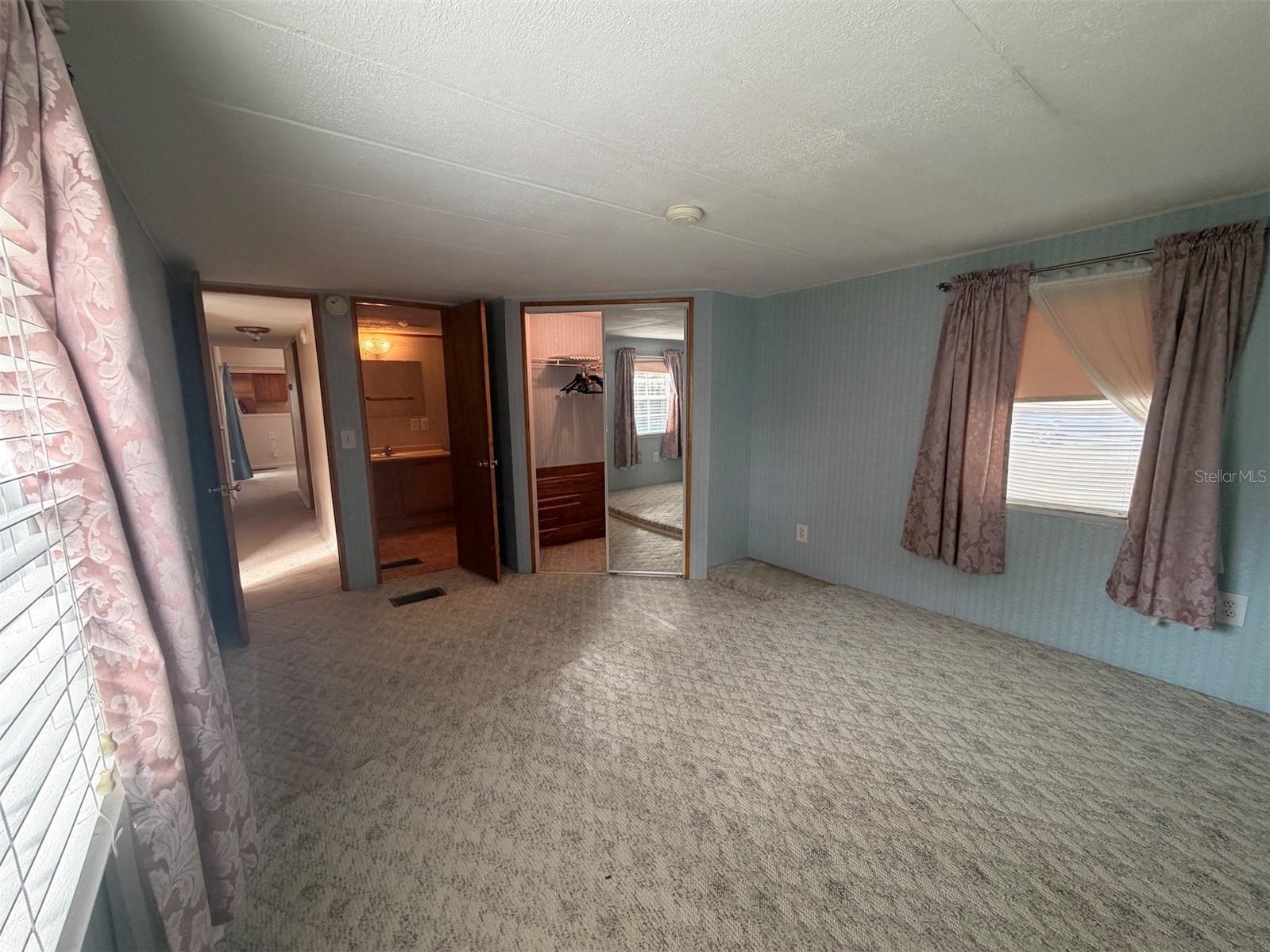 TB8464128 Property Photo