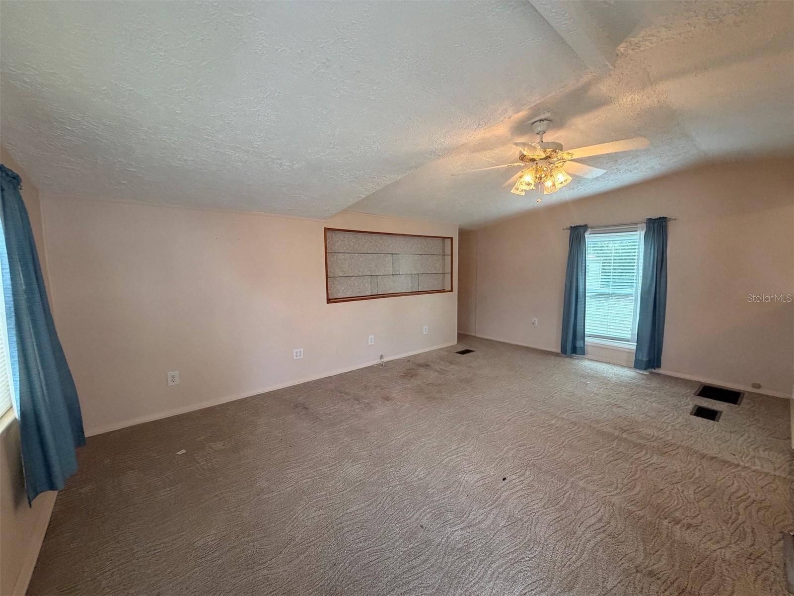 TB8464128 Property Photo