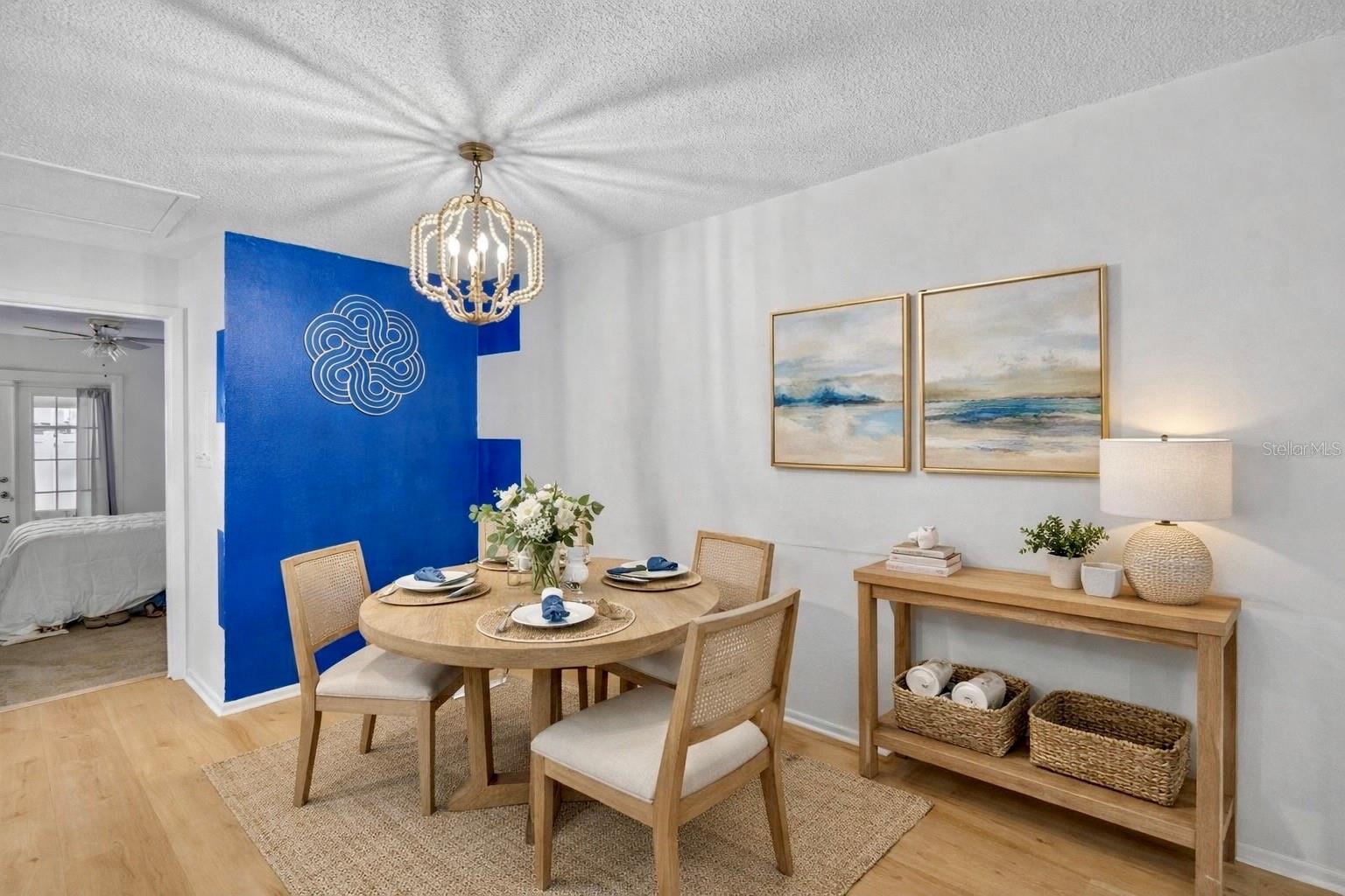 VIRTUAL STAGED DINING ROOM