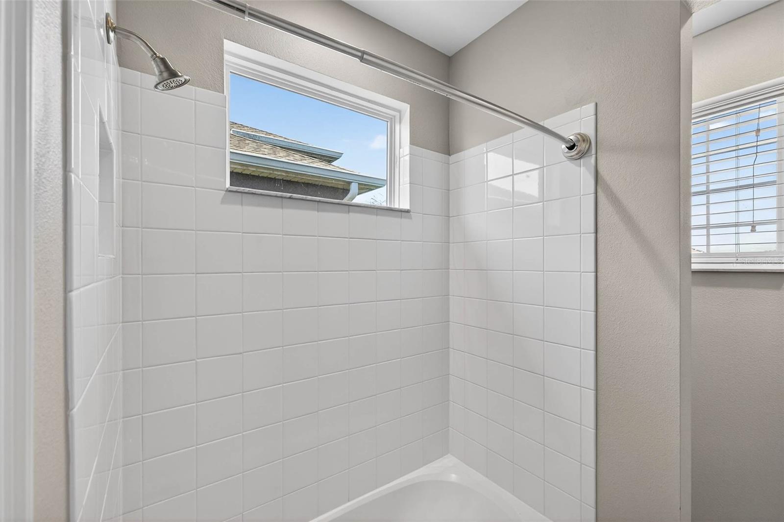 Jack & Jill Bathroom (shared with bed 2 & 3)