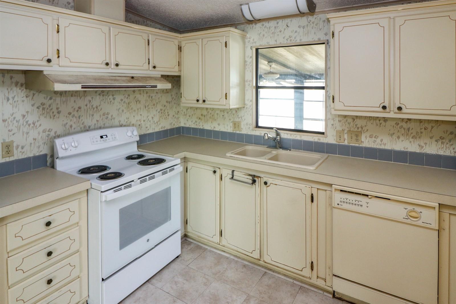 C7520171 Property Photo