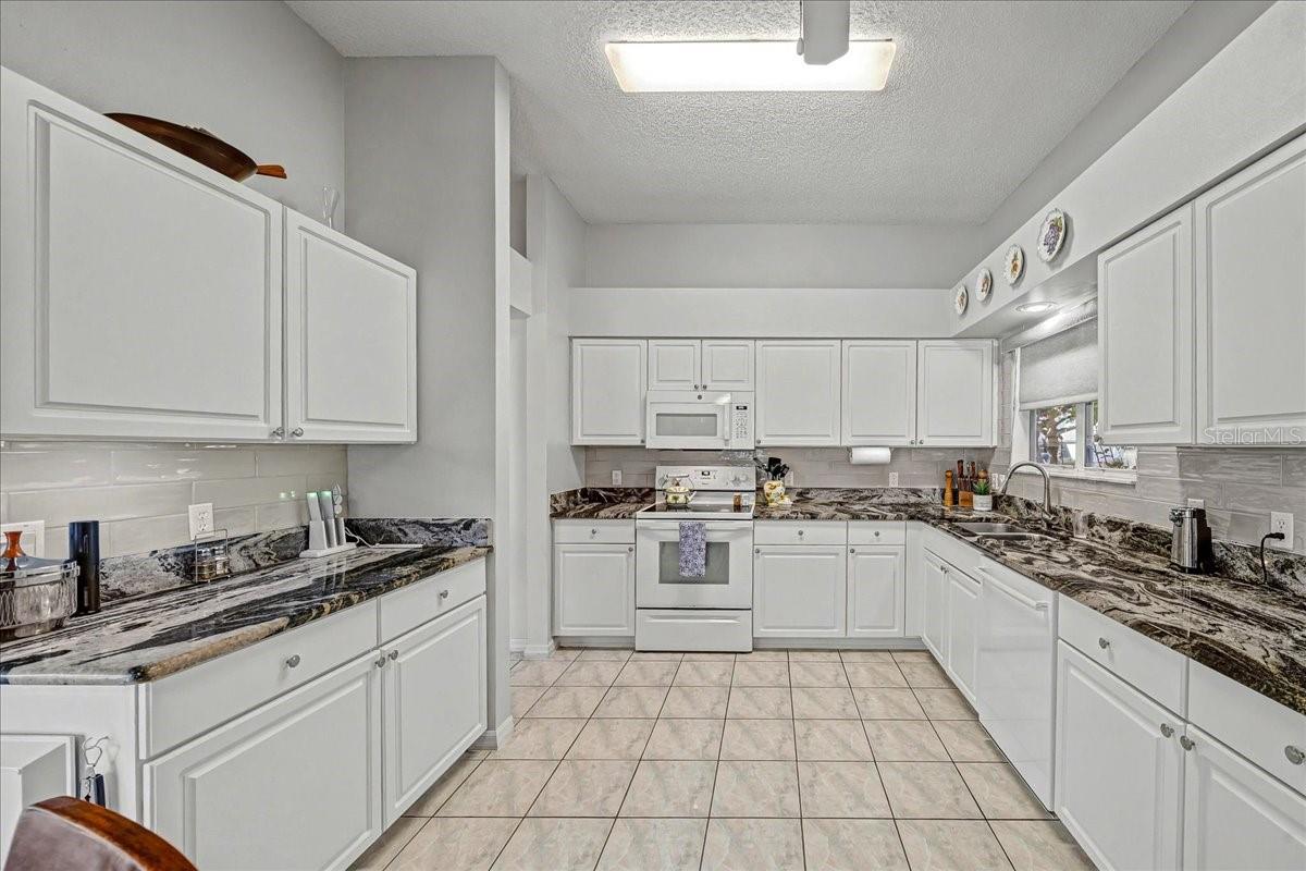 922 SOLEDAD WAY, THE VILLAGES, FL, 32159