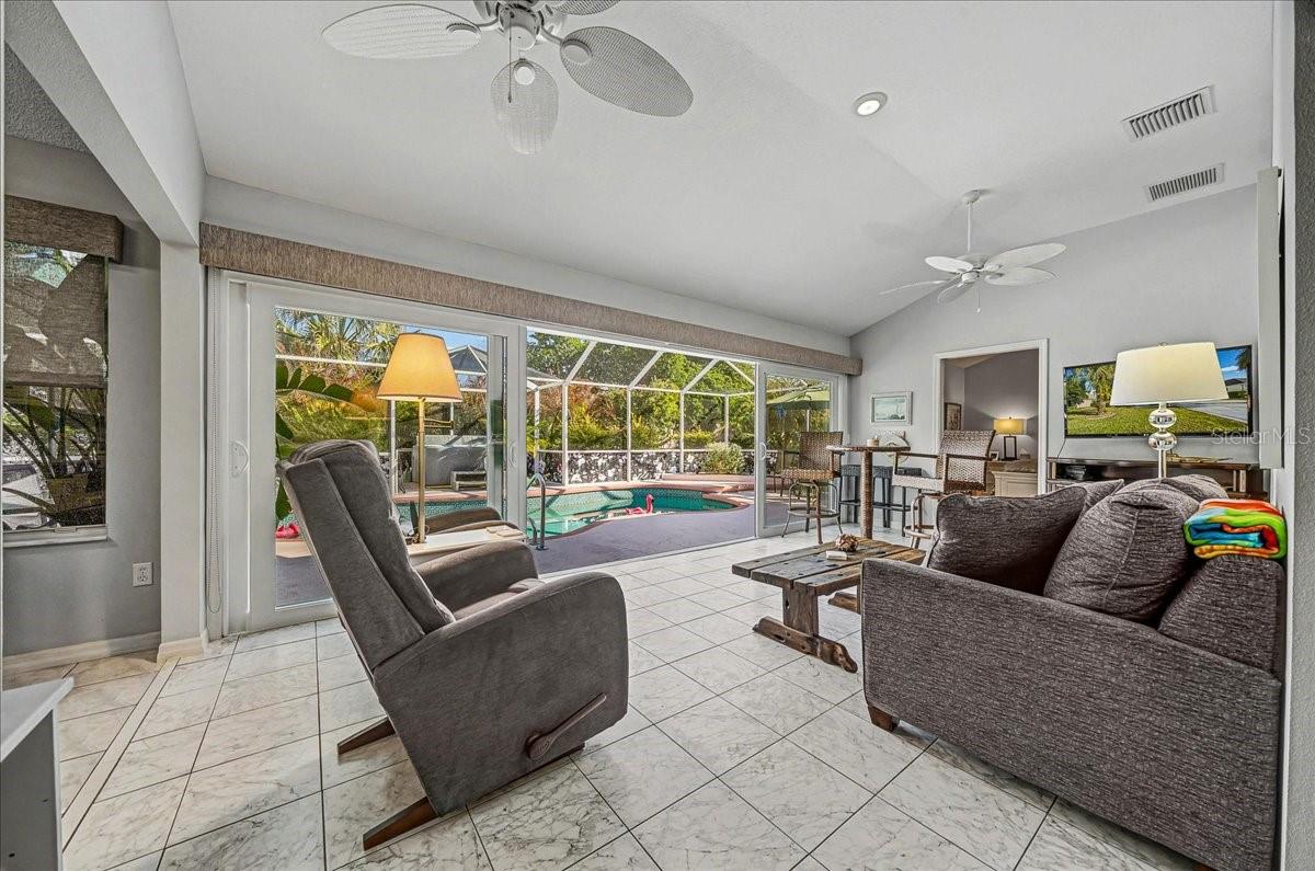 922 SOLEDAD WAY, THE VILLAGES, FL, 32159