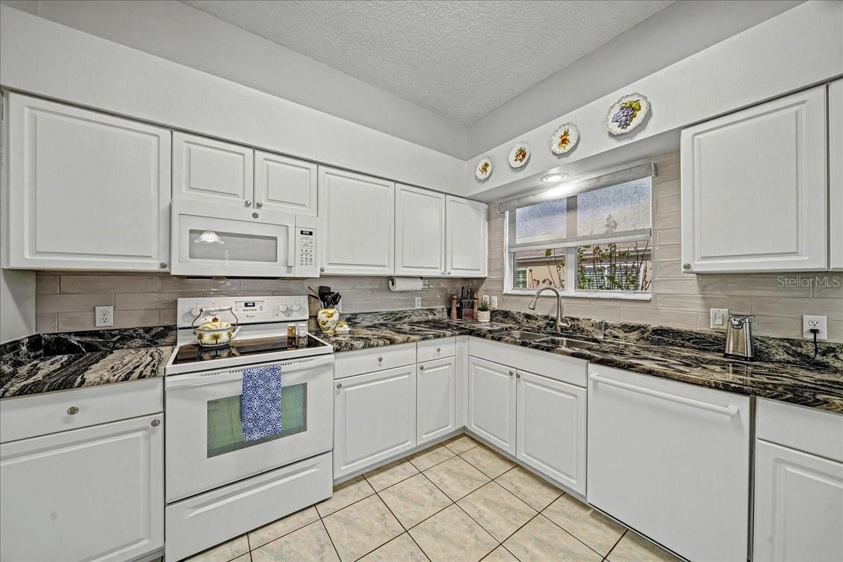 922 SOLEDAD WAY, THE VILLAGES, FL, 32159