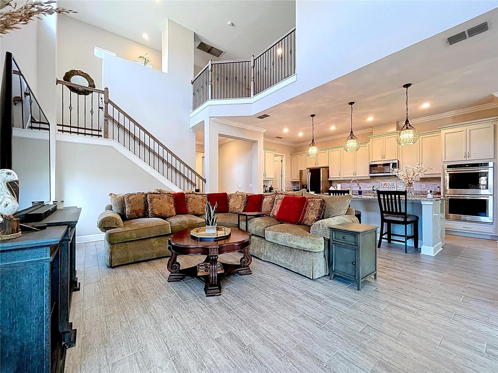 CEILING HEIGHT 21 FEET