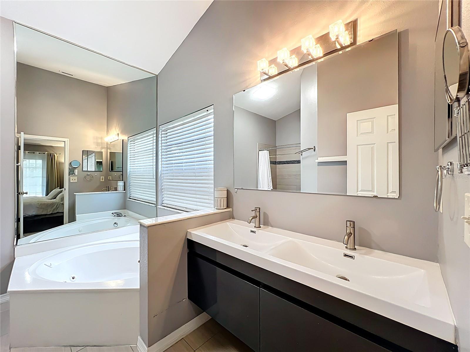 9966 KENDAL DR, ORLANDO, FL, 32817