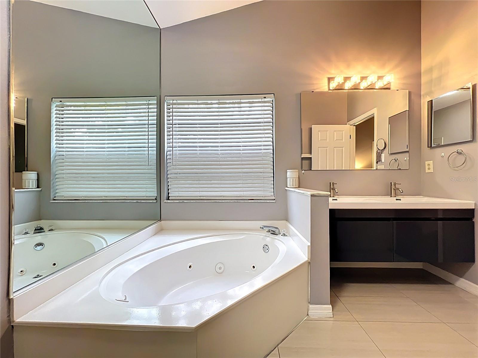 9966 KENDAL DR, ORLANDO, FL, 32817