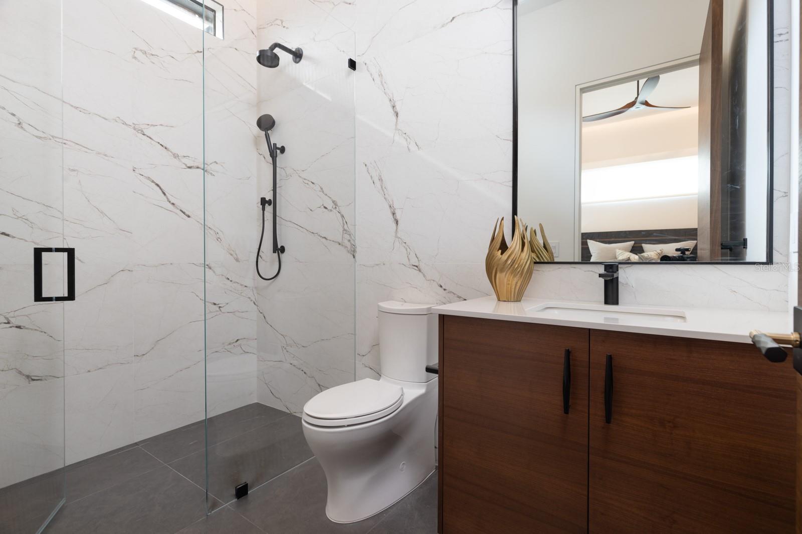 O6373743 Property Photo