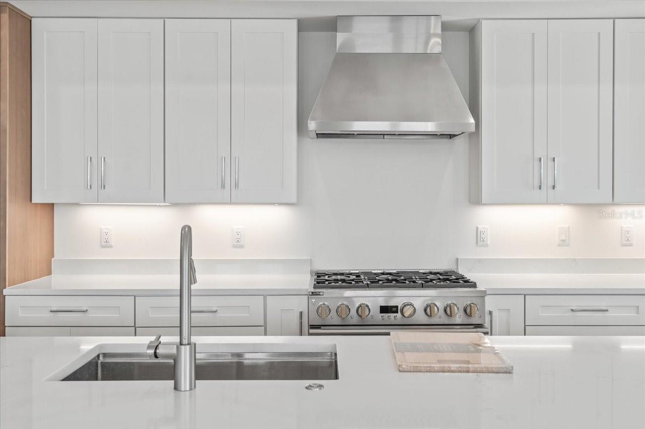 TB8464490 Property Photo