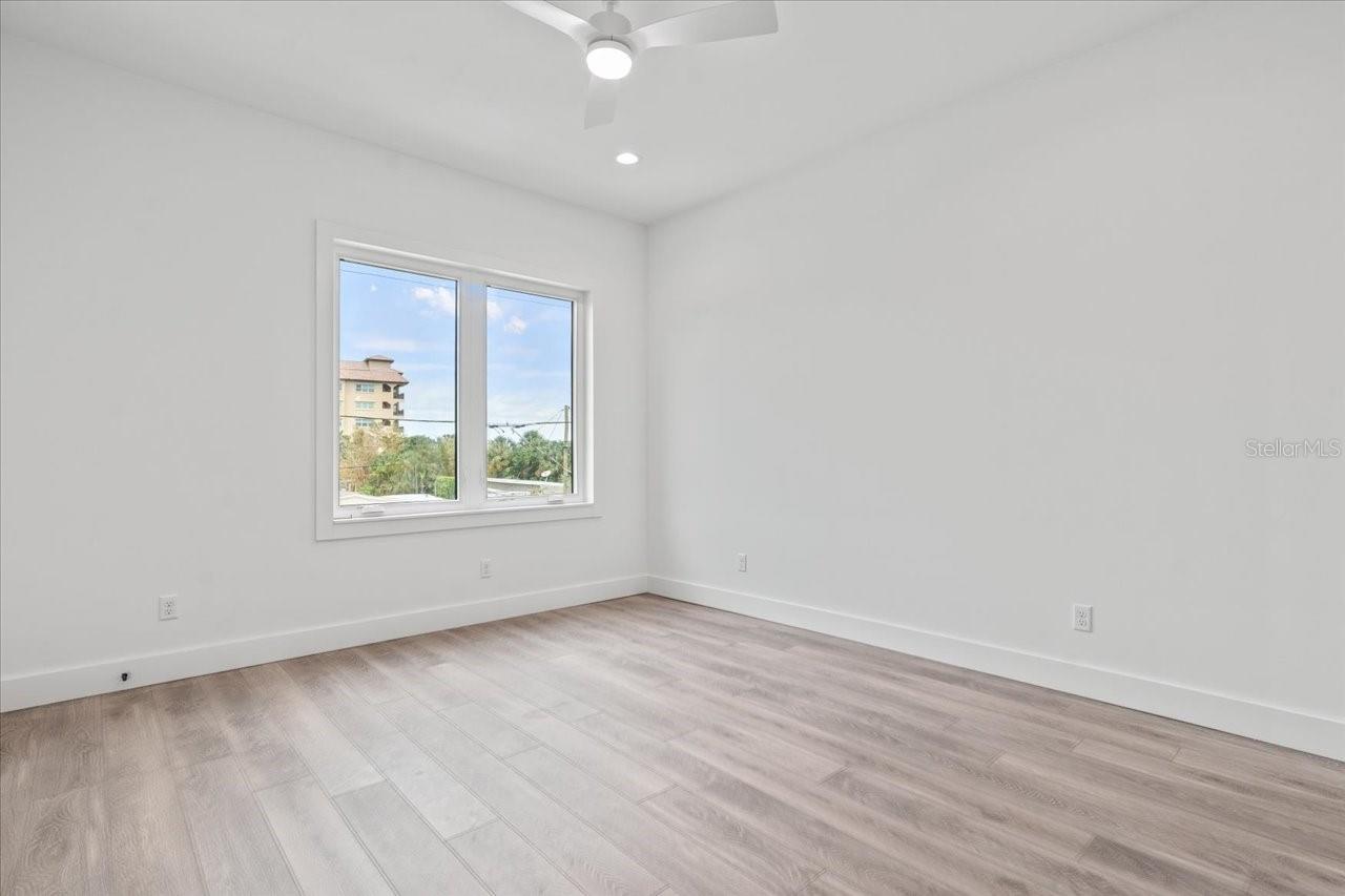 TB8464490 Property Photo