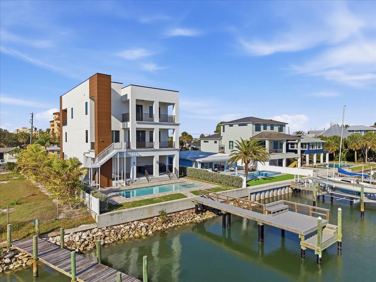 TB8464490 Property Photo