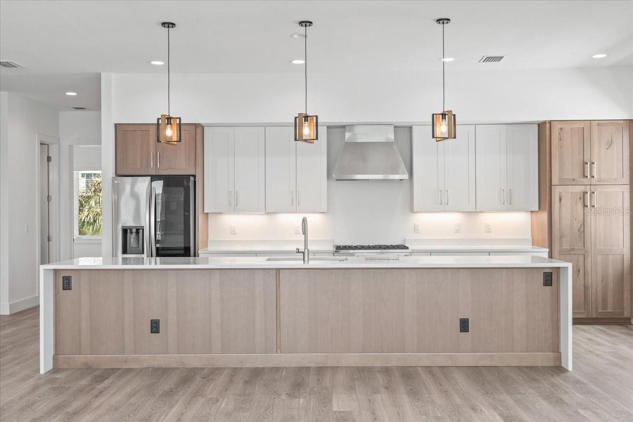 TB8464490 Property Photo