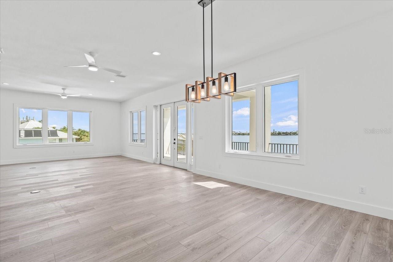 TB8464490 Property Photo