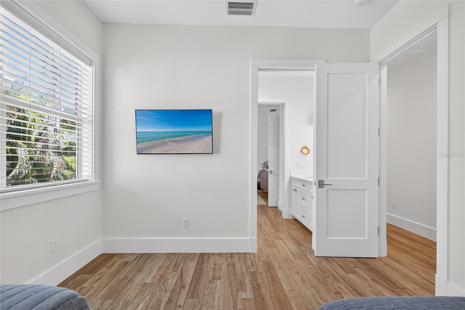 D6145605 Property Photo