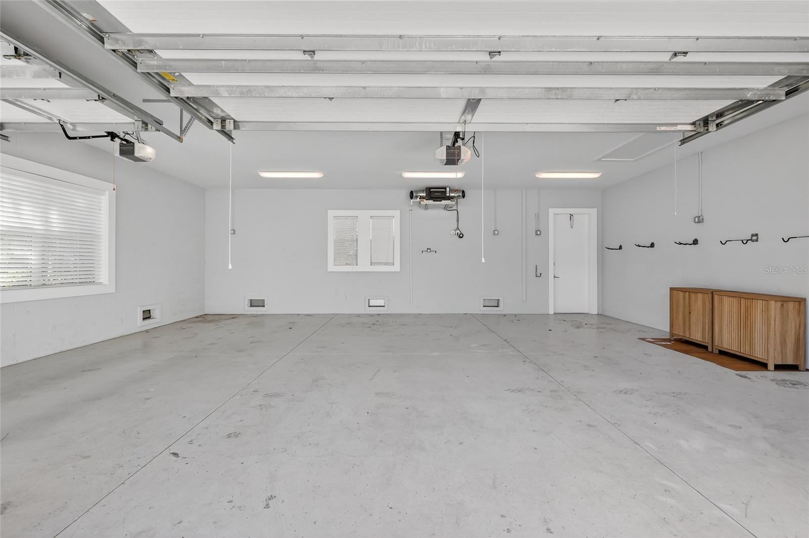 D6145605 Property Photo