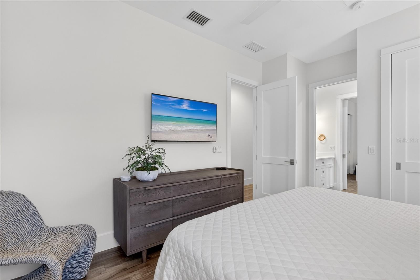 D6145605 Property Photo