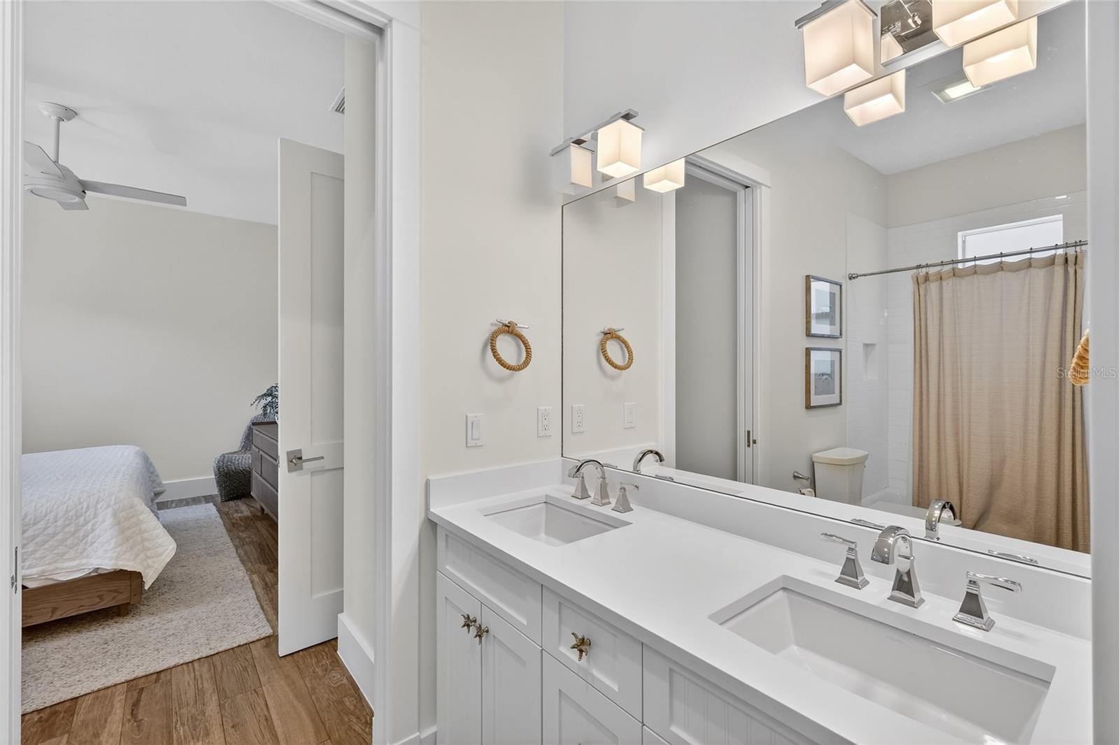 D6145605 Property Photo