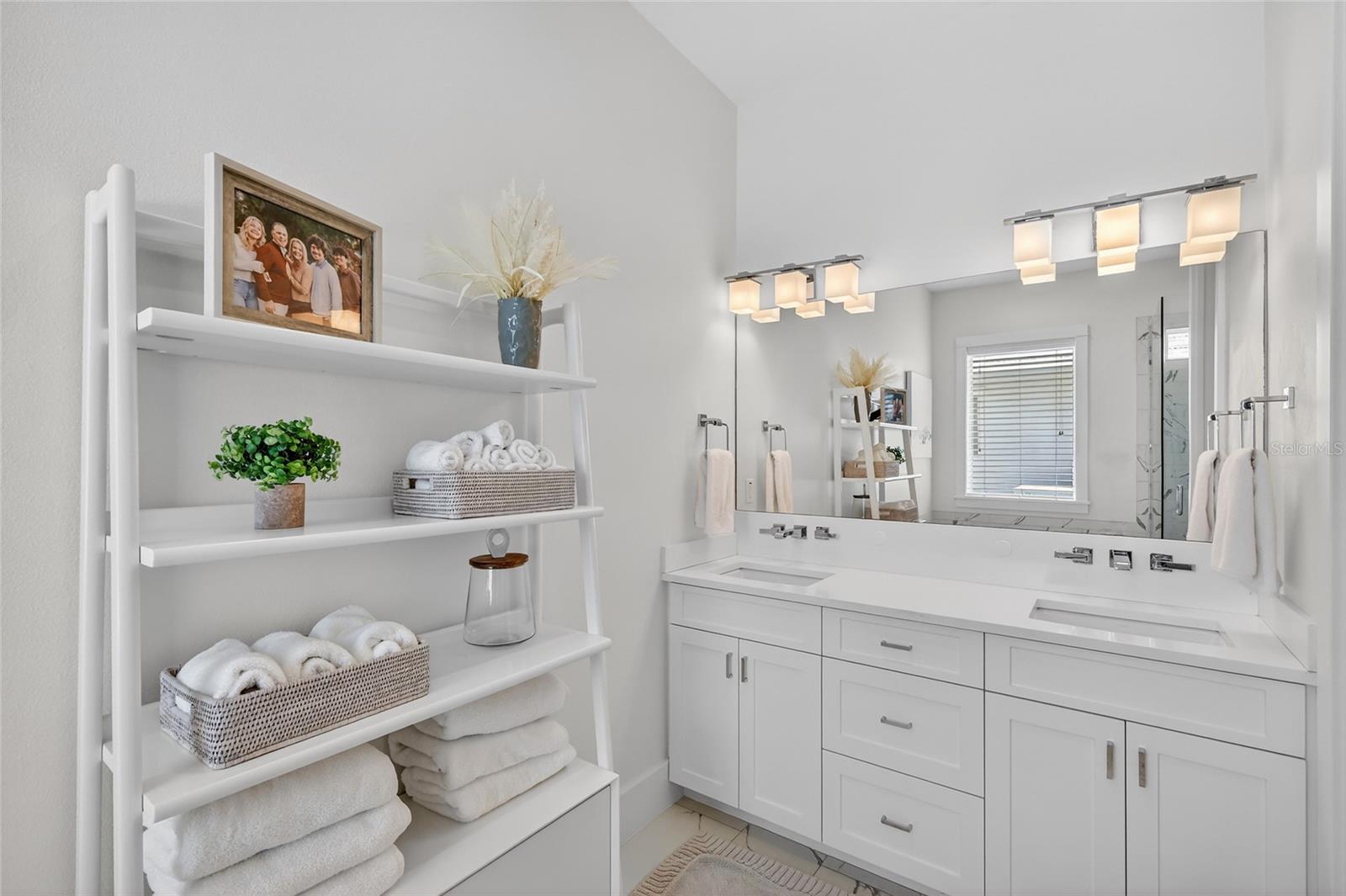 D6145605 Property Photo