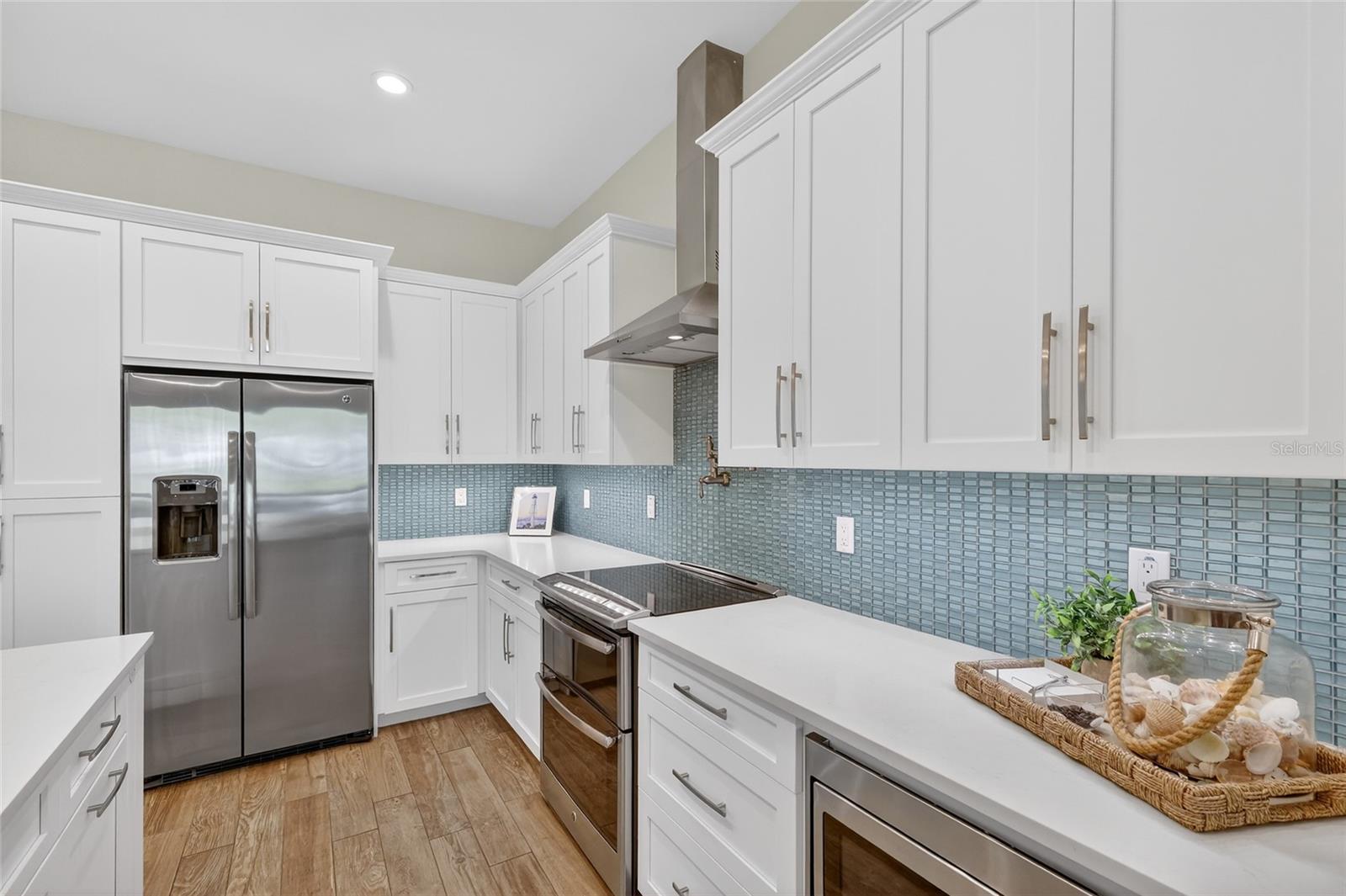 D6145605 Property Photo